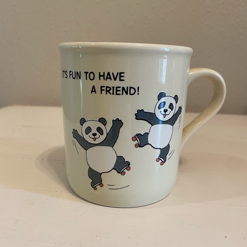 Vintage 1980s Hallmark Mug Cup 
Mug Mates 
It's Fun To Be A Friend!